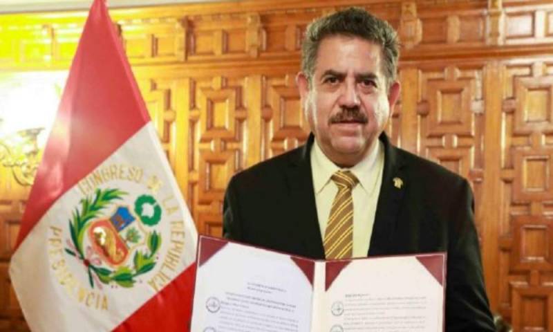 Perú: nuevo presidente y regreso de los servicios religiosos