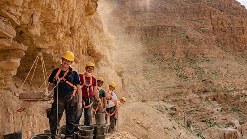 Revelan nuevos fragmentos de pergaminos del Mar Muerto de profetas bíblicos 