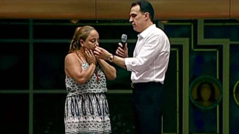 Indignante: Pastor hace tomar Cocaína y Fumar a Fiel recién Convertida