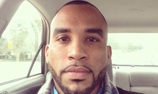 Despedido de CNN por pedir a colegas no maldecir a Dios