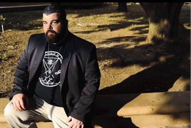 Fundador y ex miembro de iglesia satánica se convierte a Cristo