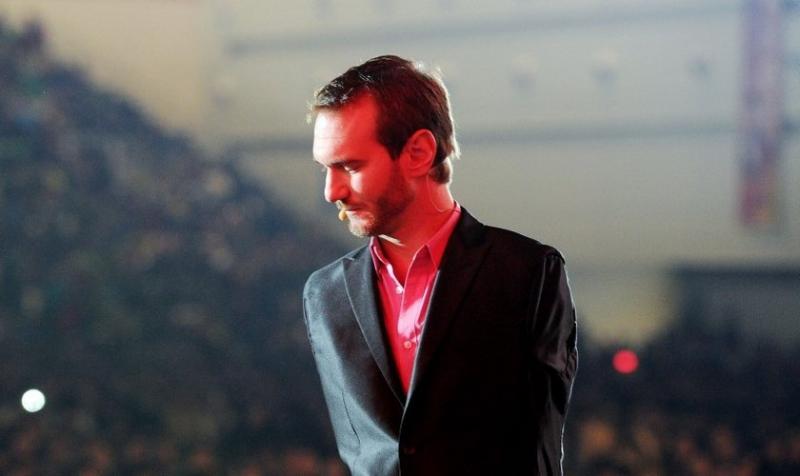 Nick Vujicic: “La Pascua no se resume a conejos y huevos, sino al sacrificio de Jesús”