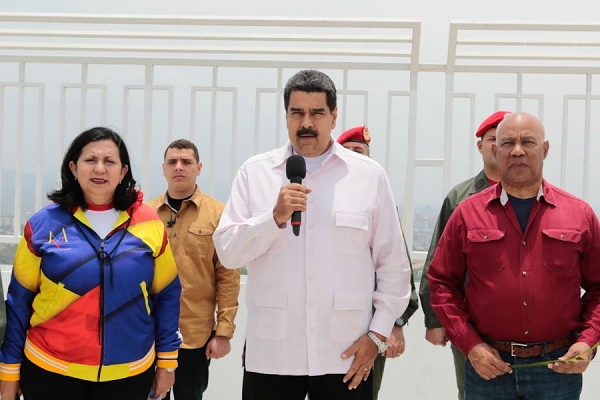 Maduro: “Iglesia evangélica dejará de ser una asociación civil”