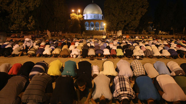 Musulmanes invaden Monte del Templo para conmemorar Ramadán