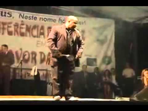 “Pastor Michael Jackson” tiene éxito en iglesias por su baile