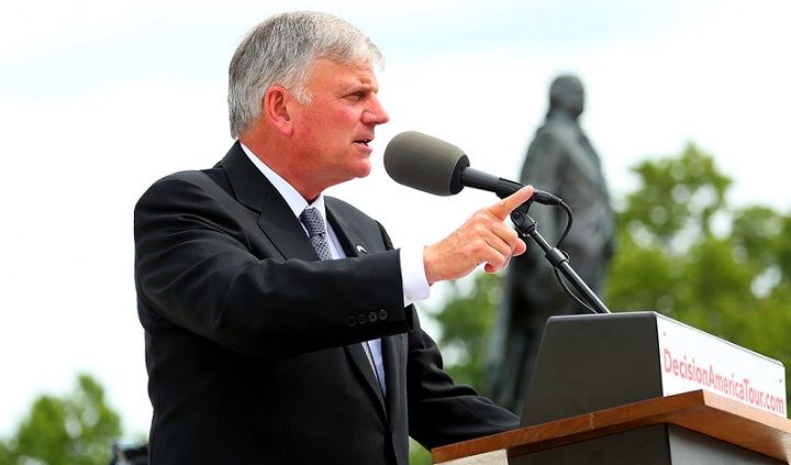 Franklin Graham: Teen Vogue ‘revista de pornografía perversa y degenerada’