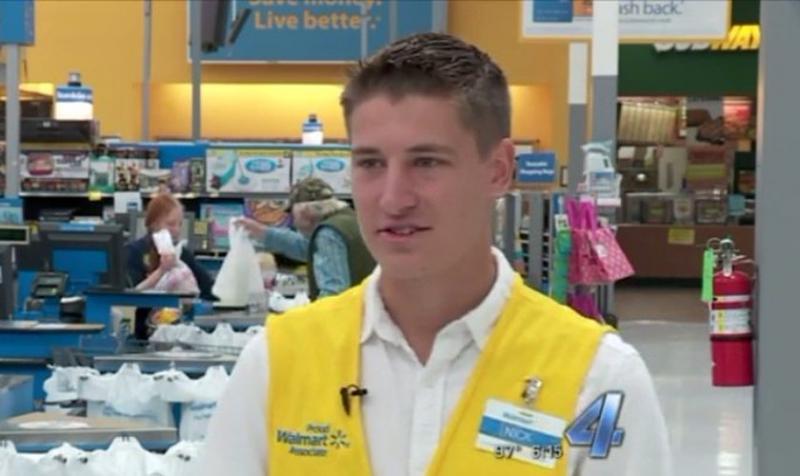 Funcionario es tocado por Dios y paga compras de familia en tienda
