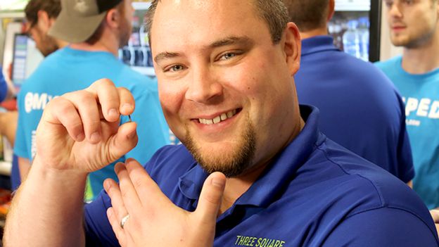 Empresa que implanta chips en humanos ya tiene mercado en Brasil