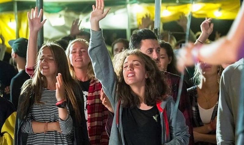 Más de 1.300 jóvenes se entregan a Jesús en Ucrania