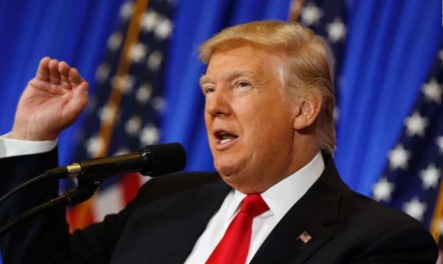 Trump criticado por ateos, al decir que apoyará iglesias afectadas por huracanes