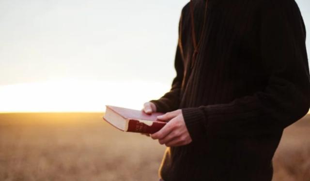 Mayoría de cristianos británicos nunca han leído la Biblia