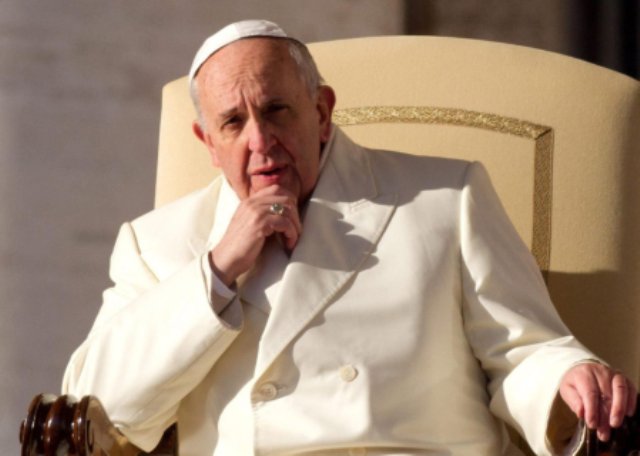 Teólogos católicos acusan al papa Francisco de herejía