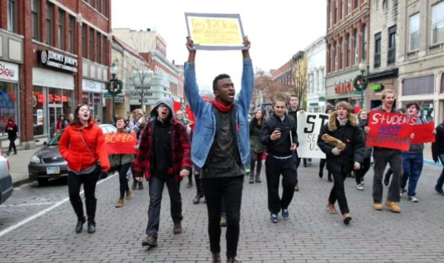 Universidad clasifica frase “usted necesita a Jesús” como discurso de odio