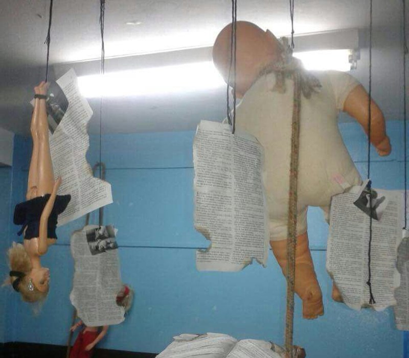 Protestan quemando biblias y haciendo apología al aborto en escuela