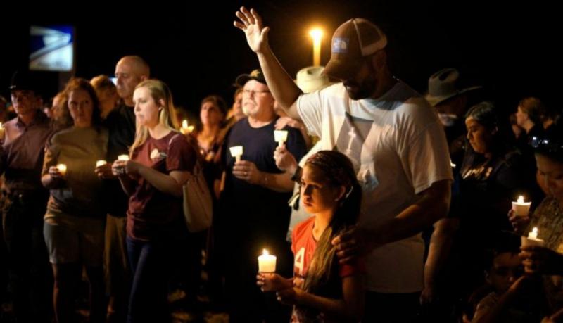 Izquierda estadounidense hace campaña contra “oraciones por Texas”