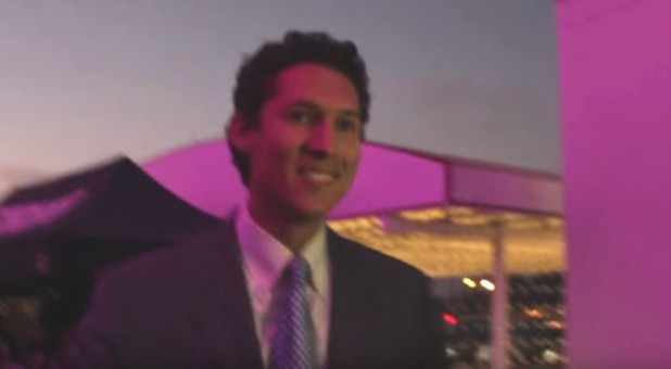 Lo que sucedió cuando impostor de Joel Osteen se infiltró en evento del propio Osteen