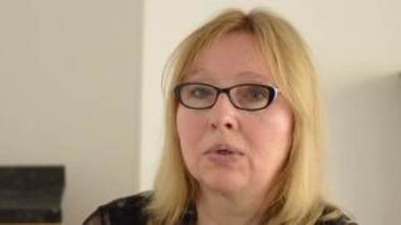 Profesora acusada de “terrorismo” por decir alumna lesbiana “Dios le ama”