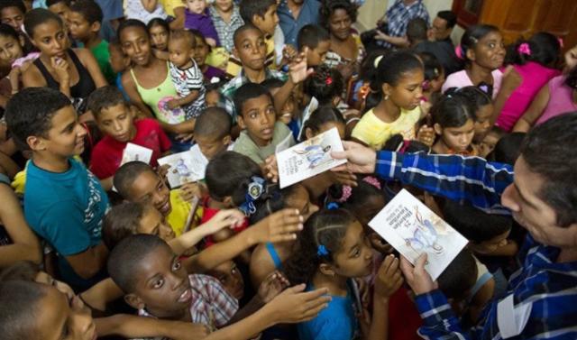 Misionero: “Muchos dividen una Biblia entre seis personas en Cuba”