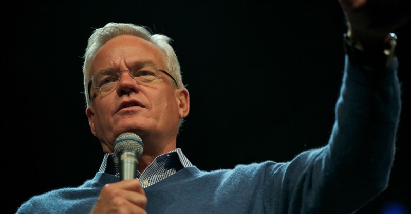 Pastor de Willow Creek Bill Hybels acusado de acoso sexual y mala conducta