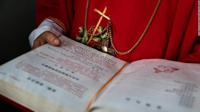 Partido Comunista de China quiere hacer nueva versión de la Biblia