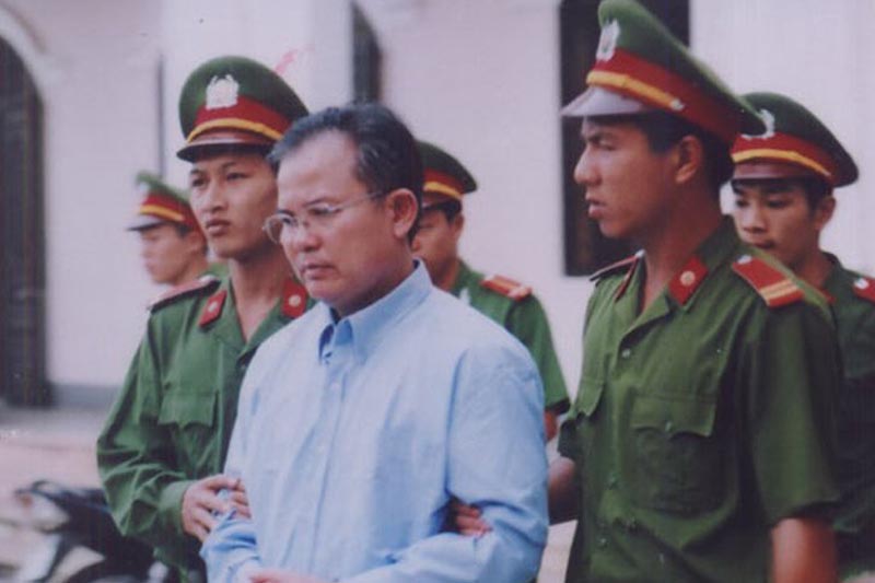 Pastor preso es obligado a comer vidrio roto y plomo