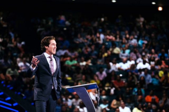 Revelan de cuánto es el presupuesto de la Iglesia Lakewood y cómo Joel Osteen lo gasta