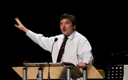 “Iglesias que apoyan matrimonio gay necesitan arrepentirse”, dice evangelista