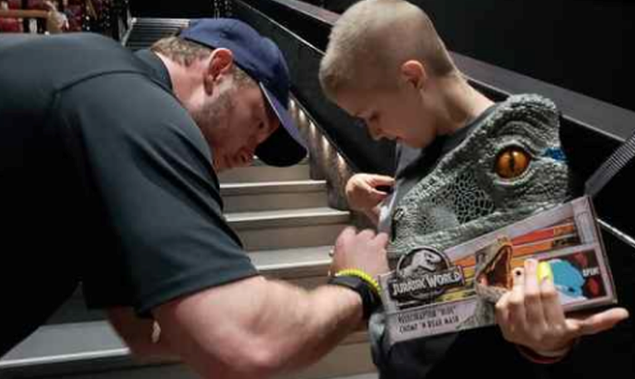 Chris Pratt a niños con cáncer: “Voy a orar por ustedes”