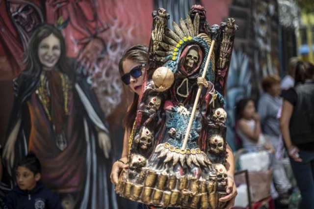 12 millones de personas le rinden culto a Santa Muerte