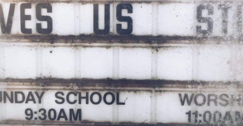 Versículo de la Biblia provoca debate en ciudad