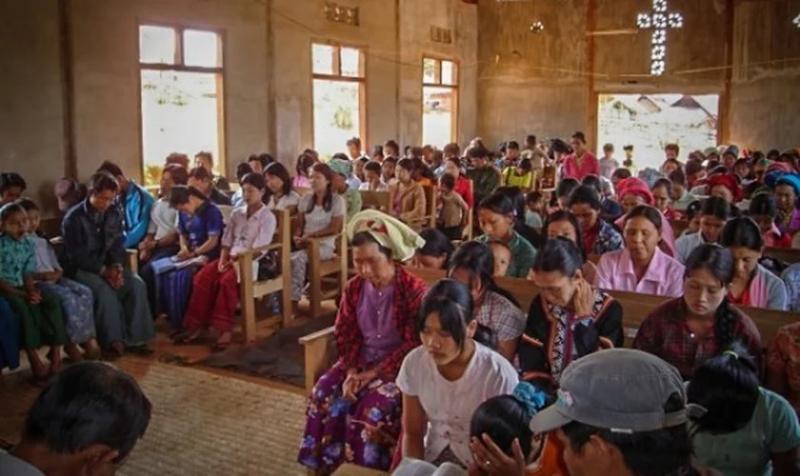 Cerca de 12 iglesias son destruidas por guerrilleros