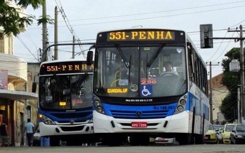 Evangélica clama el nombre de Jesús e impide asalto en bus