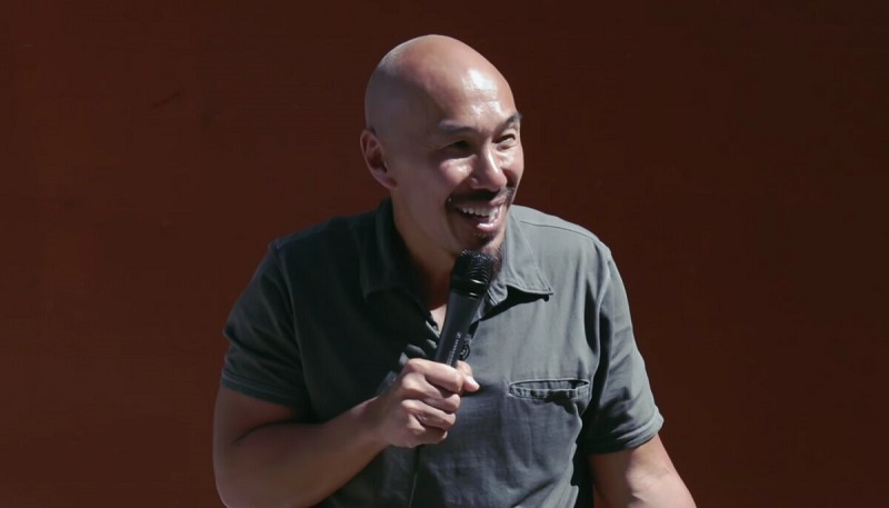 Francis Chan: “Agenda LGBT podría estar poniendo a las iglesias en riesgo financiero”