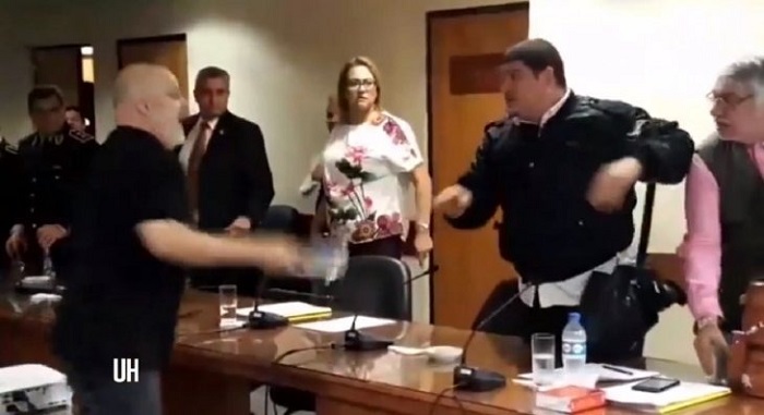 Senador provoca pleito en Senado de Paraguay porque un hombre quiso “agradecer a Dios”
