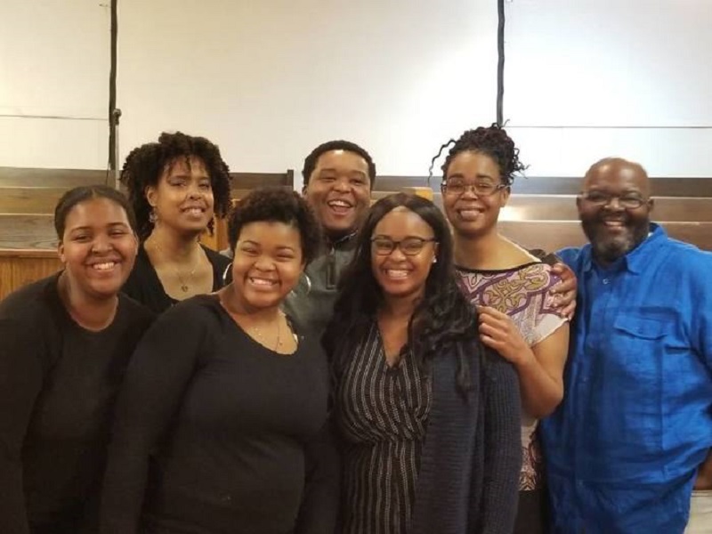 Pastor comete suicidio durante un incendio que mató a su familia