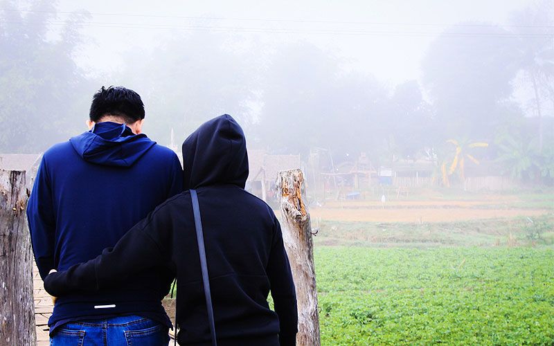 Cristianos golpeados por todos los aldeanos de su pueblo