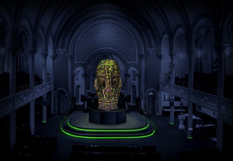 Iglesia causa controversia por albergar una escultura pagana