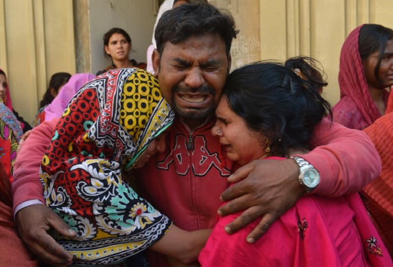 Hombres se vengan de un pastor violando a su hija de 4 años