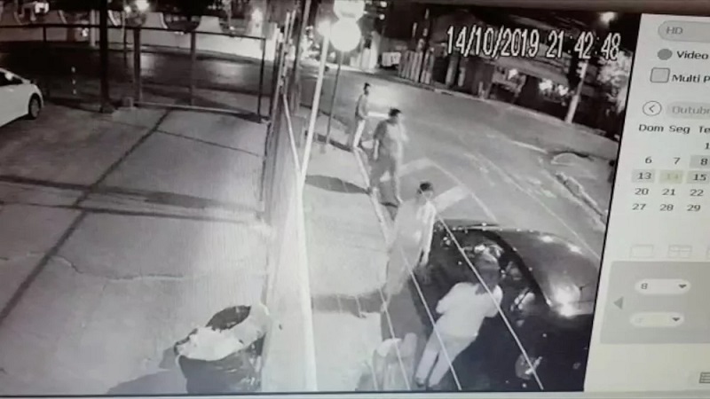 Arrestan a una mujer porque robaba usando la Biblia