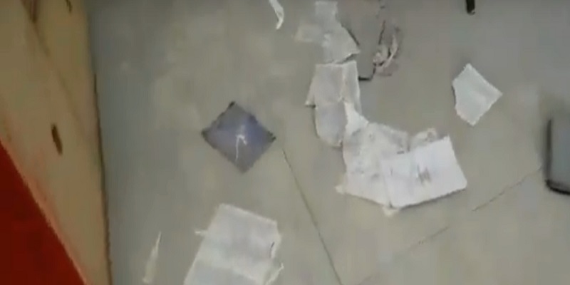 Destruyen templo, rompen biblias y se orinan en el altar