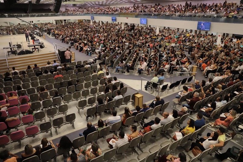 Líderes se dividen sobre mantener templos abiertos ante coronavirus