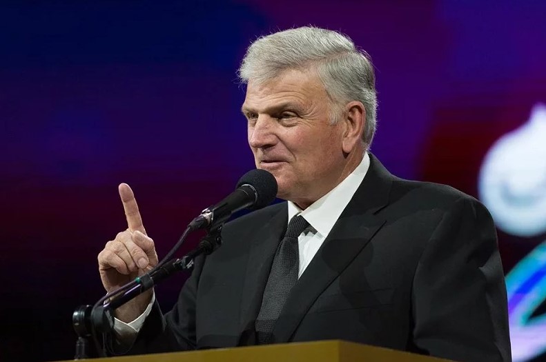 Frankin Graham insta a pastores a obedecer cuarentena