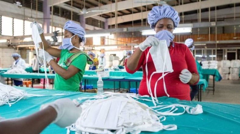 Con versículos en mascarillas pastores llevan el evangelio en Cuba