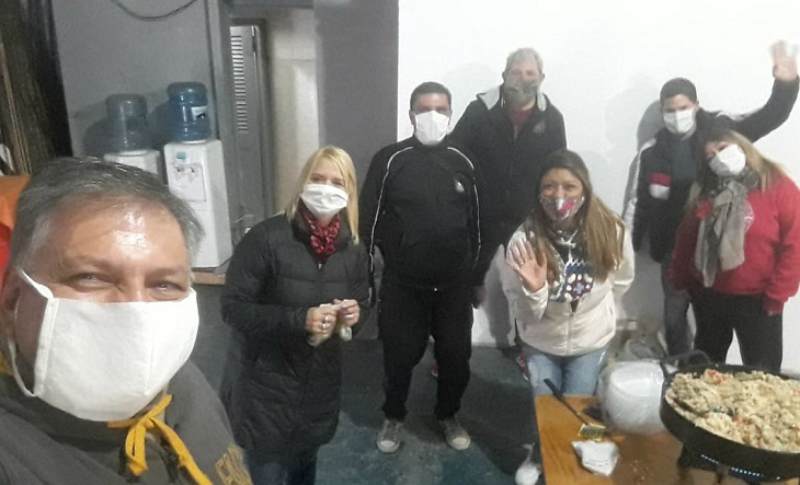 Iglesia “Más panes que peces”  reparte ayudas a necesitados