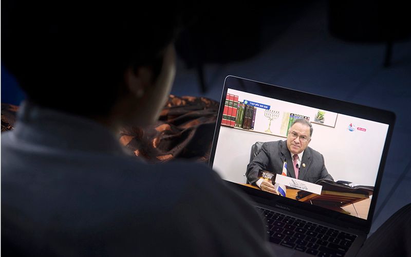 340 iraníes aceptan a Jesús a través de predicación por televisión