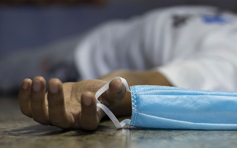 “Oren por nosotros”, pide pastor ante las miles de muertes por covid-19 en India