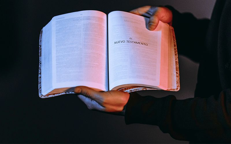 El Salvador: cristianos sordos traducen la Biblia al lenguaje de señas