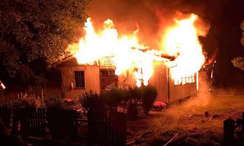 Iglesia fue incendiada tras amenazas de extremistas locales