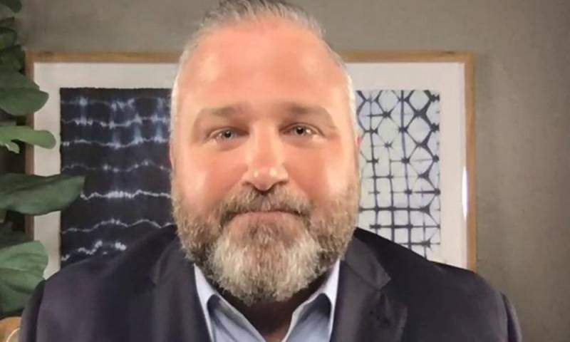 Pastor se niega a cerrar su iglesia pese a restricciones