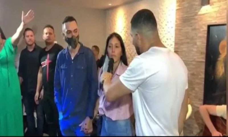 Iglesia utiliza actores para engañar con falsos milagros y profecías